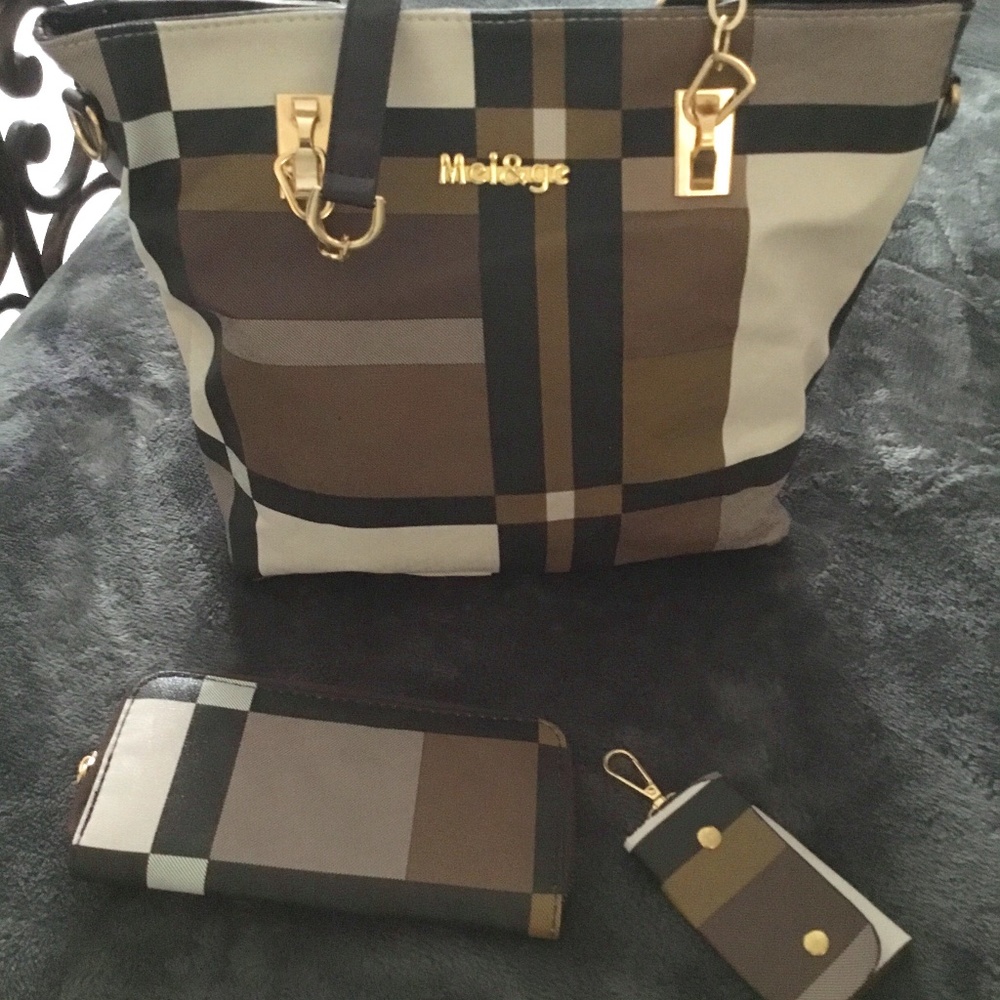 Tote handbag. NEVER USED